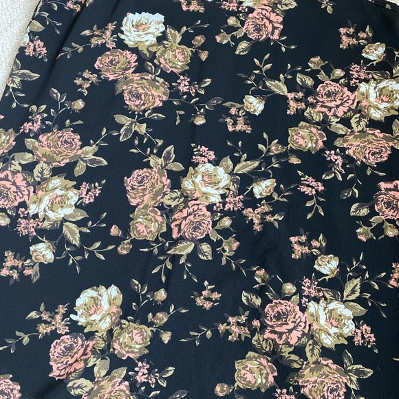 🌼 FLORAL DRESS - Picture 2 of 5
